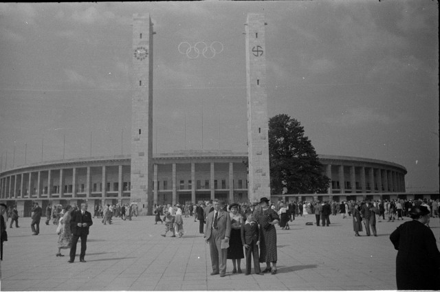 Šechtlovi a Dušek v Berlíně na olympiádě  mlýn obráceně Berlín,olympiáda