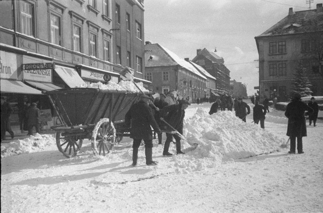 odvoz sněhu na Křižíkově náměstí   zima, Křižíkovo náměstí