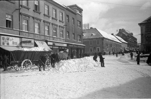 odvoz sněhu na Křižíkově náměstí   zima, Křižíkovo náměstí