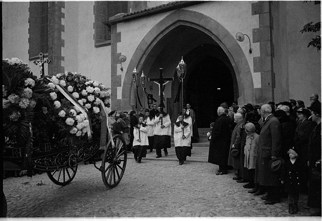 Pohřeb Ing. Frmánka   Formánek,náměstí,pohřeb