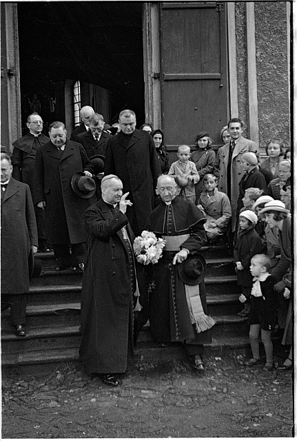 Kardinál Karel Kašpar v Pelhřimově 4.9. 1934 příjezd   kardinál Karel Kašpar,Pelhřimov,Vaněk