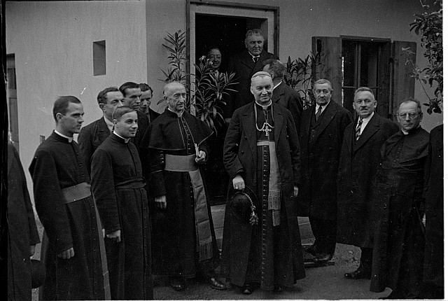 Kardinál Karel Kašpar v Pelhřimově 4.9. 1934 u monsignora Vaňka   kardinál Karel Kašpar,Pelhřimov,Vaněk