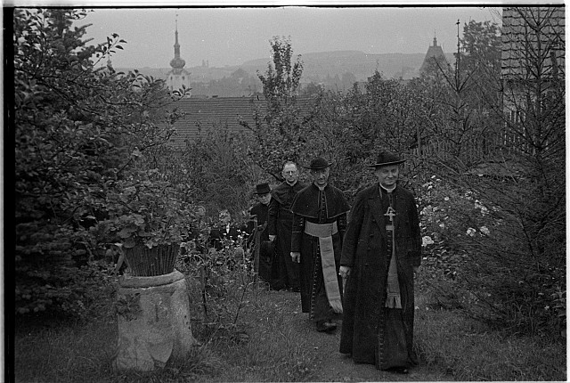 Kardinál Karel Kašpar v Pelhřimově 4.9. 1934 u monsignora Vaňka   kardinál Karel Kašpar,Pelhřimov,Vaněk
