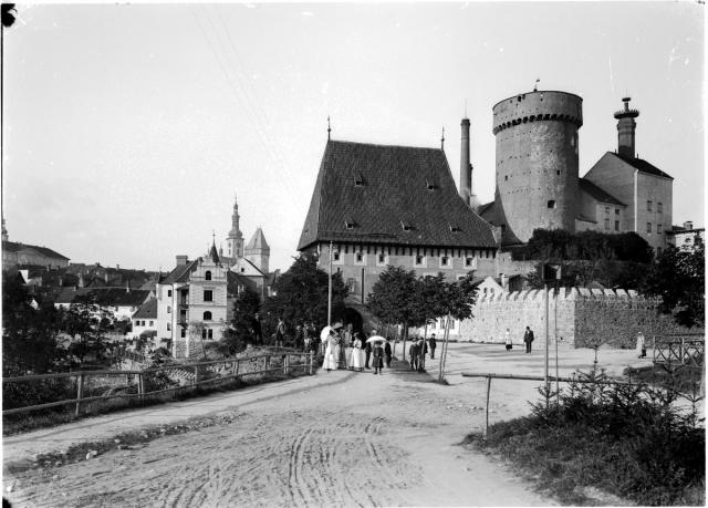 Kotnov s Bechyňskou branou okolo roku 1900   Kotnov,hrad,Tábor,