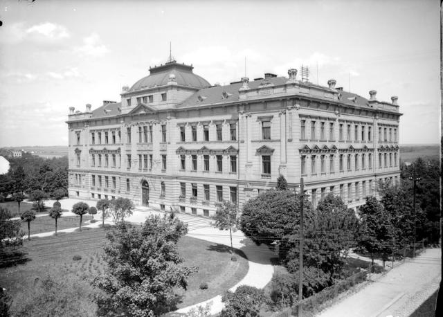 Královská hospodářská akademie v Táboře postavená roku 1903   Tábor,škola,hospodářská,zemědělská