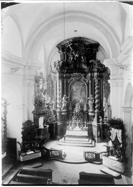 interiér kostela na náměstí Mikoláše z Husi   interier,kostel,oltář,náměstí Mikoláše z Husi