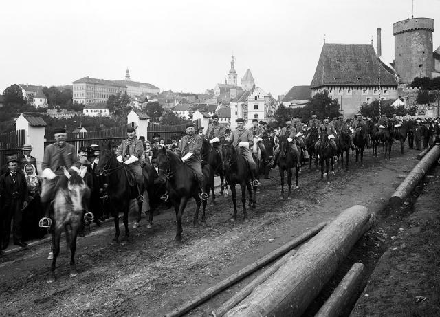 Sokolové u Kotnova v průběhu Krajinské výstavy 1902