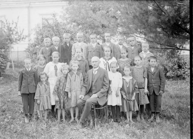 Školní skupina v Turovci 1925   skupina,škola,Turovec