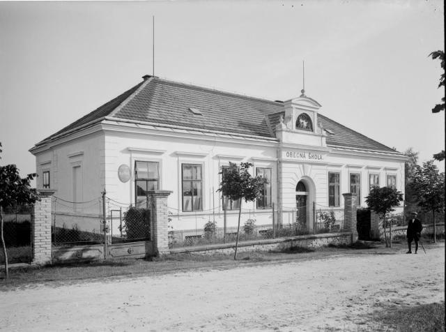 Obecná škola v Turovci 1925   škola,Turovec,architektura