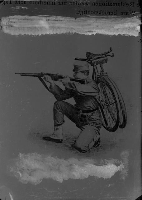 Kresba vojáka se skládacím kolem   kresba,voják,kolo