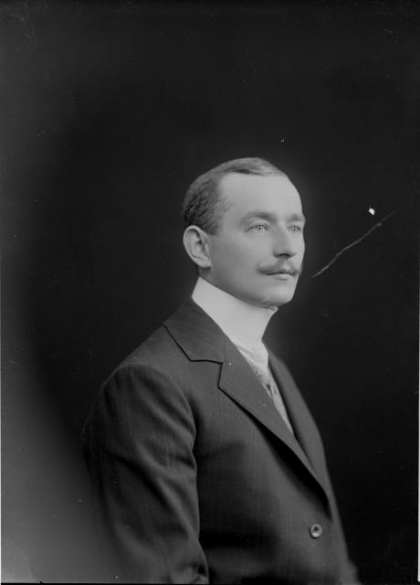 Dr. A. Kroupa   portrét,muž