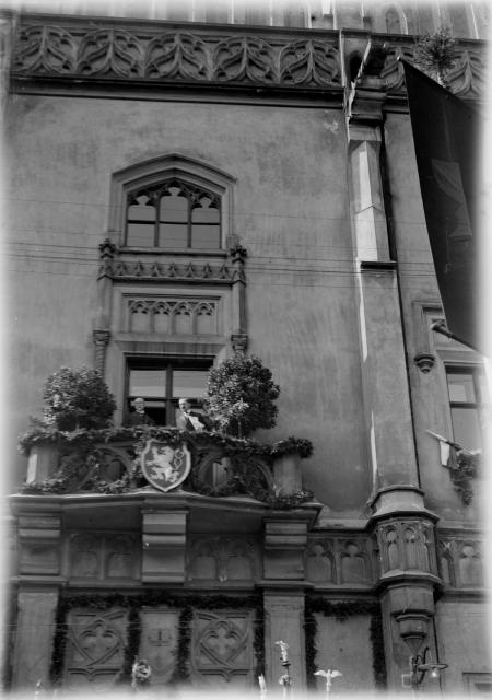 500 let založení Tábora a návštěva prezidenta Masaryka, na balkonu radnice   Tábor,reportáž,slavnost,Masaryk,radnice
