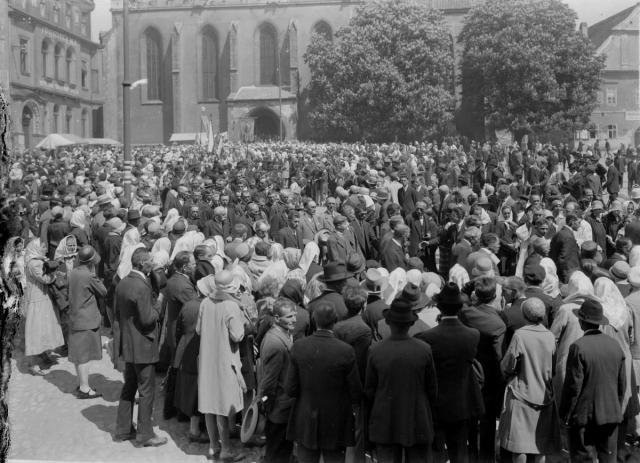 Svěcení zvonů 28.10.1928   Tábor,slavnost,zvon,církev,Žižkovo náměstí