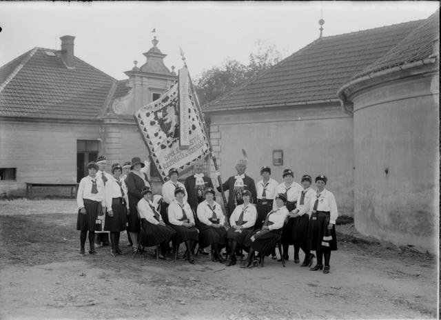 Spolek řezníků - jatka Společenství řezníků a uzenářů 1904,matka praporu Marie Škulínová  Tábor,výstava,řezník