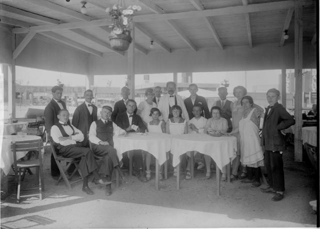 Skupina vystavovatelů na výstavě 1929   skupina,výstava,Tábor