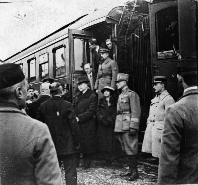 Příjezd T. G. Masaryka 1918   Masaryk,nádraží,vlak,reportáž