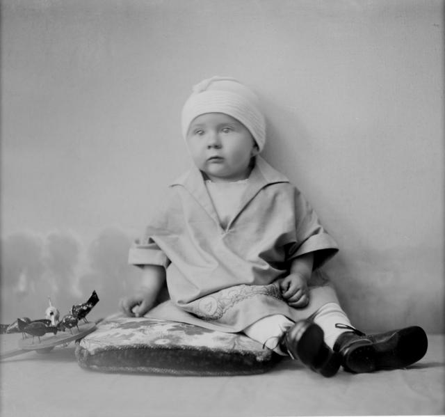 Josef Šechtl 27.5.1926   Josef Šechtl,dítě,postava