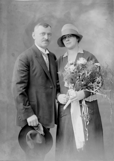 Božena Šechtlová a Josef Jindřich Šechtl 12.4. 1926  rodinné, asi svatební Šechtl,Božena,Josef Jindřich,svatba,portrét