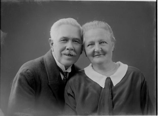 Asi rodiče Boženy Šechtlové 26.X.1926  rodinné,  svatební Šechtl,Božena,portrét