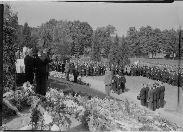 Pohřeb presidenta E. Beneše   President E. Beneš,pohřeb,Sezimovo Ústí