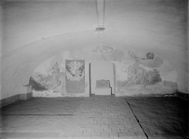 Tábor, krypta  Rozsáhlá krypta pod klášterem, do které byly roku 1708 přeneseny pozůstatky  poh... Tábor,interier