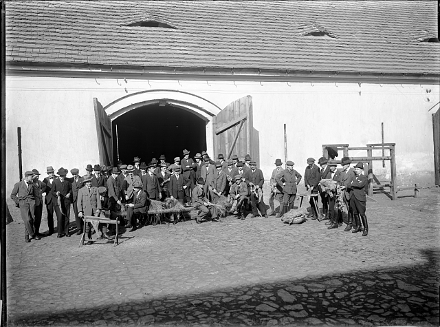 Zpracování lnu na školním statku, 20. léta 20. století