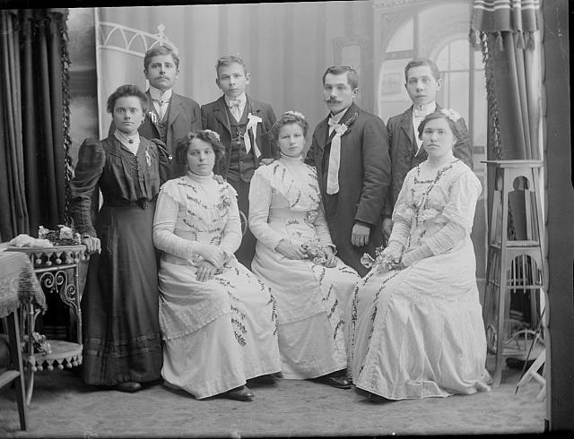 svatba  na krabičce táborské budovy 1912,snímky rodinné a svatební 1911-1912 Pelhřimov V... svatba