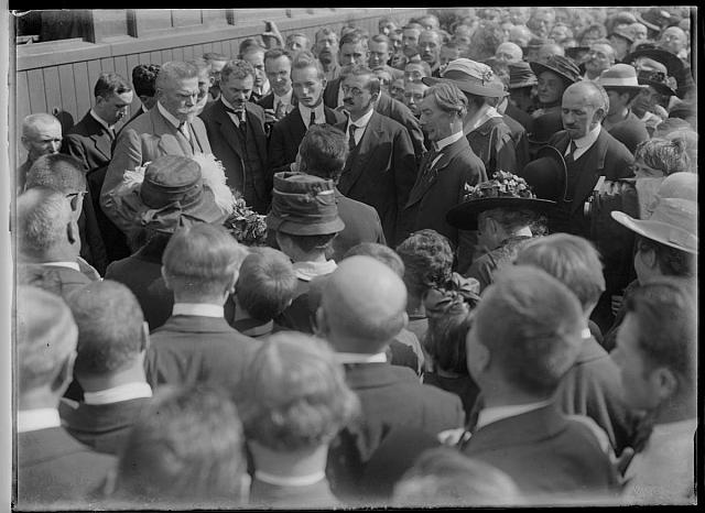 ministr Kramář v Táboře 27.9. 1919 při návratu z Paříže před vlakem   Tábor,nádraží,Vincent Kramář