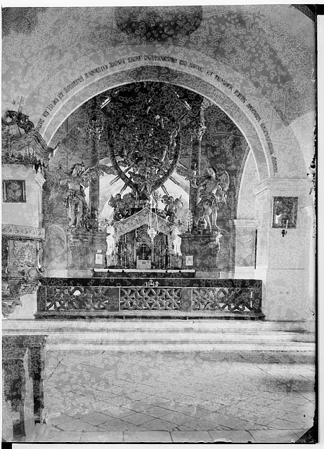 Křemešník interiér kostela  na obálce Křemešník1901 sign 386 inv č 67  	x kostel,interiér
