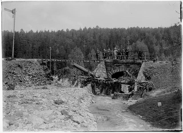 Poškozená trať mezi Pacovem a Obratany 16.5.  na obálce Pacovsko povodeň 10.5.1911 sign 425 inv č.116   katastrofa