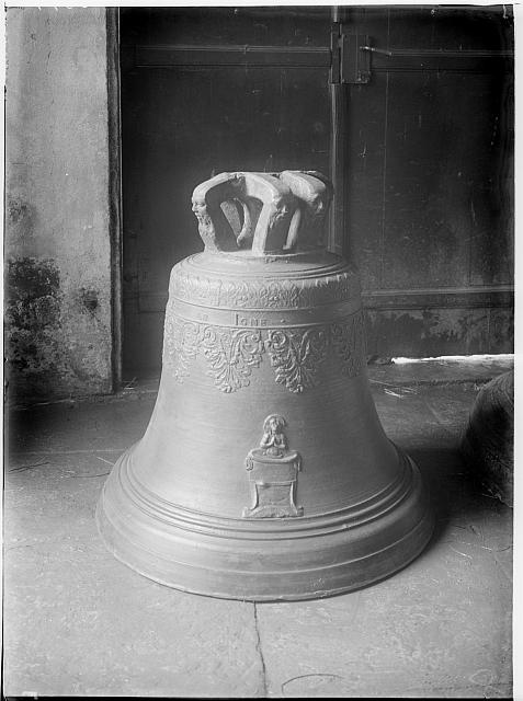 zvon, Pelhřimov  kostel svatého Bartoloměje  na obálce   kostel svatého Bartoloměje   Pelhřimov 1917 sign 412 inv.č. 280 Pelhřimov,kostel,zvon