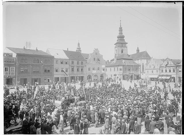 Krajinská výstava Pelhřimov, náměstí  na obálce Krajinská výstava Pelhřimov  1926 sign .548 inv.č. 414 Pelhřimov,výstava