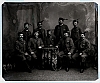 9 Sokolů v uniformě - 5 sedící, stoleček, 4 stojící