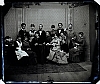 Ateliérový snímek - skupina (ženy-v rukou pletení, háčkování), žlutá deska