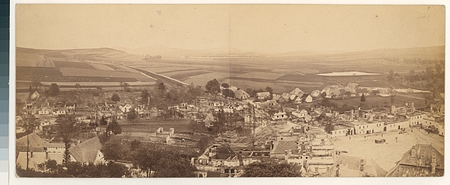 Jistebnice po požáru, panorama ze dvou negativů  Na zadní straně: Jistebnice po požáru 1880 panorama