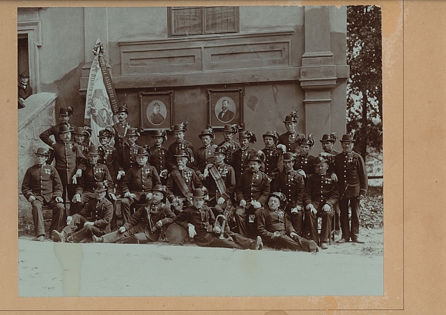 vojenští vysloužilci  na fotografii Šechtl Voseček skupina