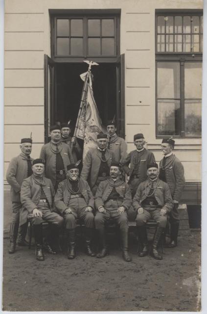"Sokol" v Táboře v jubil. roce 40. trvání jednoty - r. 1923   skupina,sokol