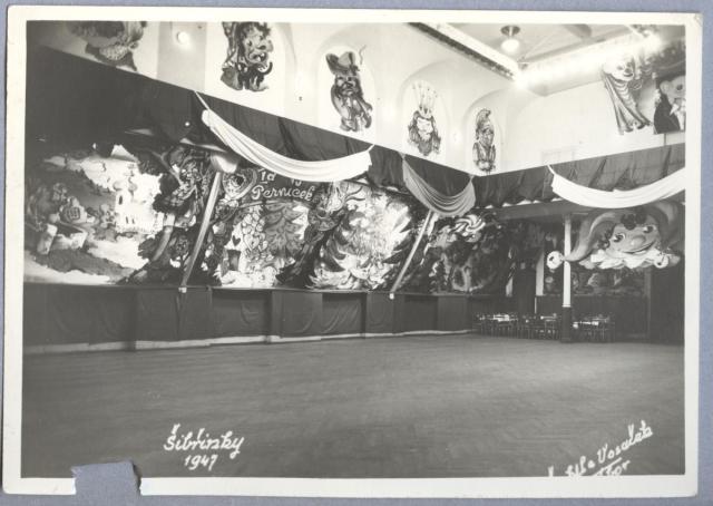 Šibřinky 1947 - v loutkovém divadle   Šibřinky,sokol