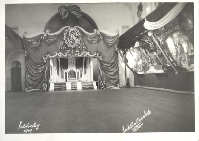 Šibřinky 1947 - V loutkovém divadle   Šibřinky, sokol