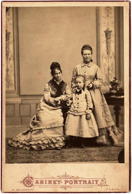 Kateřina Šechtlová, Toni a teta Lexová