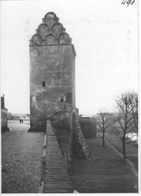 491. - Vodárenská věž po požáru sousedního domu   Staré město,Tábor