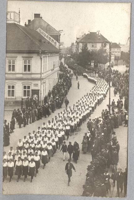 Župní slet v Táboře 6. června 1920   průvod, Křižíkovo náměstí