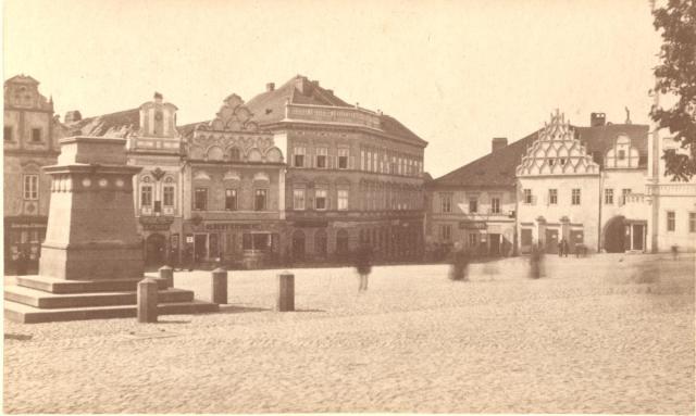 Žižkovo náměstí roku 1878 po sejmutí Žižkova pomníku od J. V. Myslbeka   Tábor,náměstí