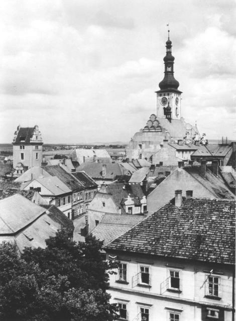 Pohled z věže kostela na náměstí Mikuláše z Hisi   Tábor,,celek