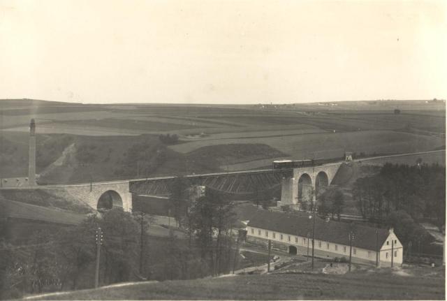 Bechyňská dráha,most   Křižík,vlak,elektrická dráha,bechyňka,elinka,most