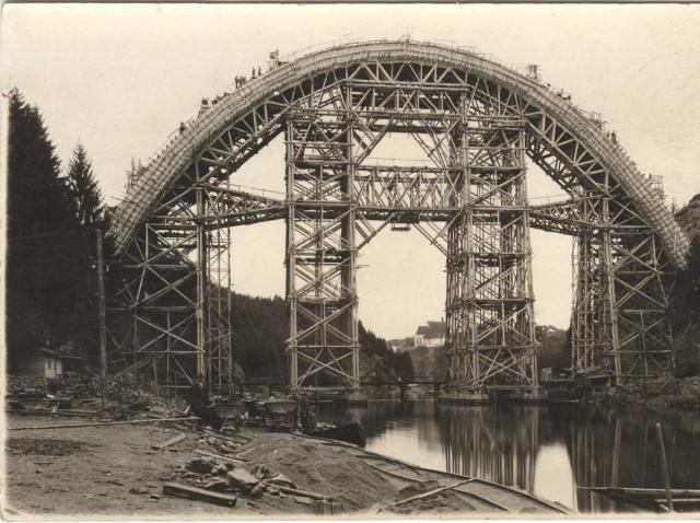 Bechyňská dráha, most v Bechyni Město Bechyně most se stavěl v letech 1925 - 1928 A Černá Bechyňská dráha, je z roku 1926 a ob... Křižík,vlak,elektrická dráha,bechyňka,elinka