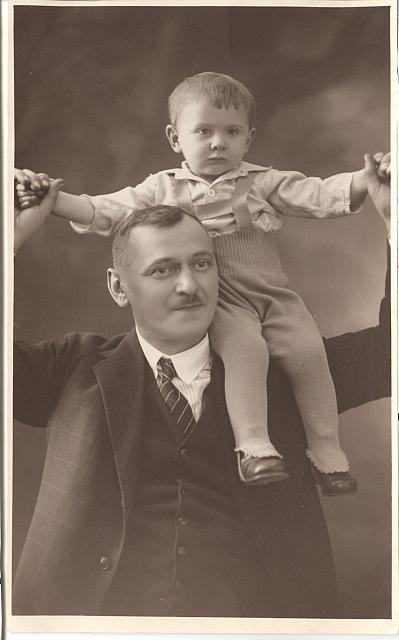 Josef Jindřich Šechtl s Pupou 26.1.1927   Josef Jindřich Šechtl