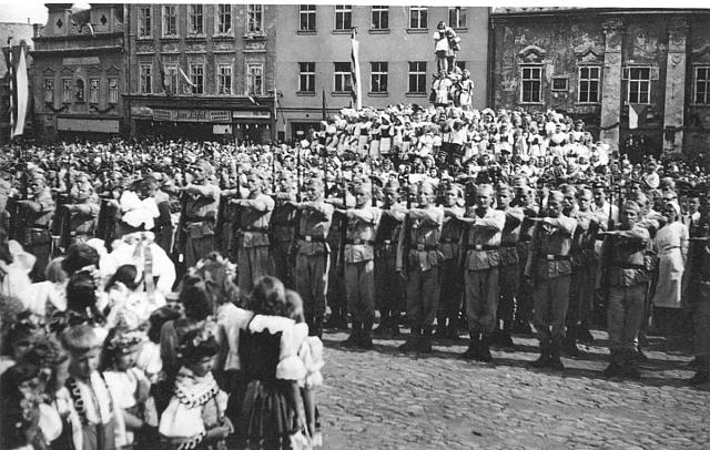 Prezident  E. Beneš v Táboře 1945,náměstí,U lva   sovětská armáda,Tábor,osvobození,uniforma,Beneš