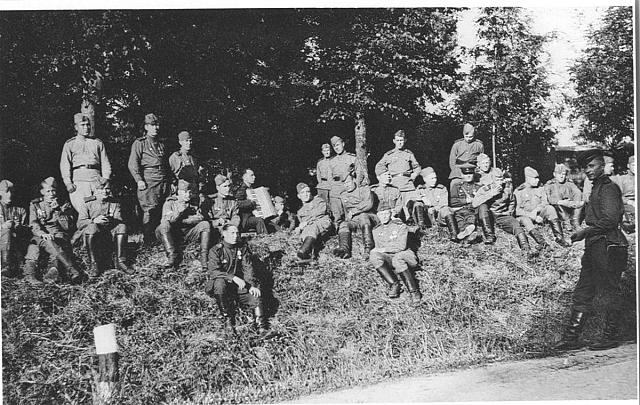 u Tábora 1945   sovětská armáda,Tábor,osvobození,uniforma