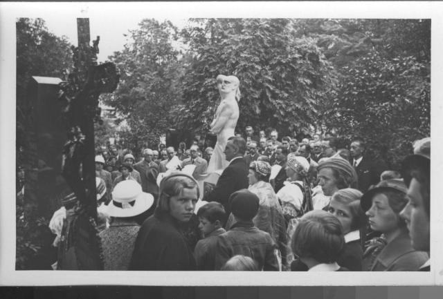 27 Pomník Josefa Němce na starám hřbitově v Táboře od Mistra J.V.Duška   Josef Němec,Starý hřbitov, Josef V. Dušek,socha